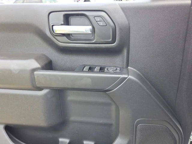 Used 2022 White Chevrolet Custom image 24