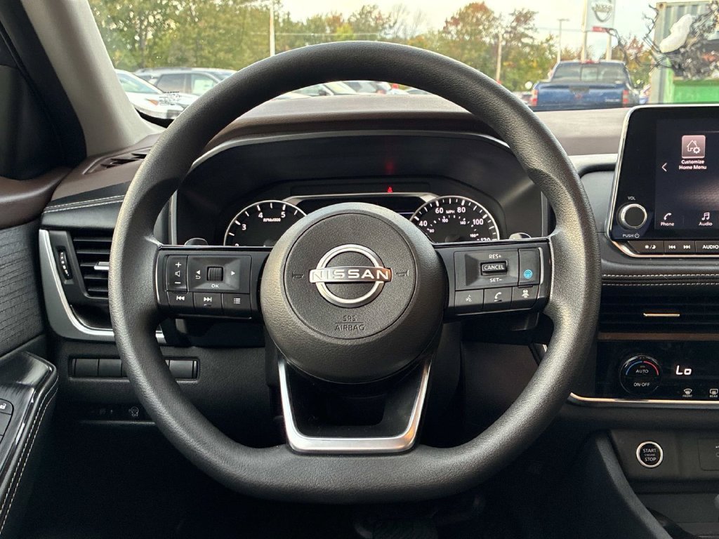 Used 2023 Gray Nissan SV image 17