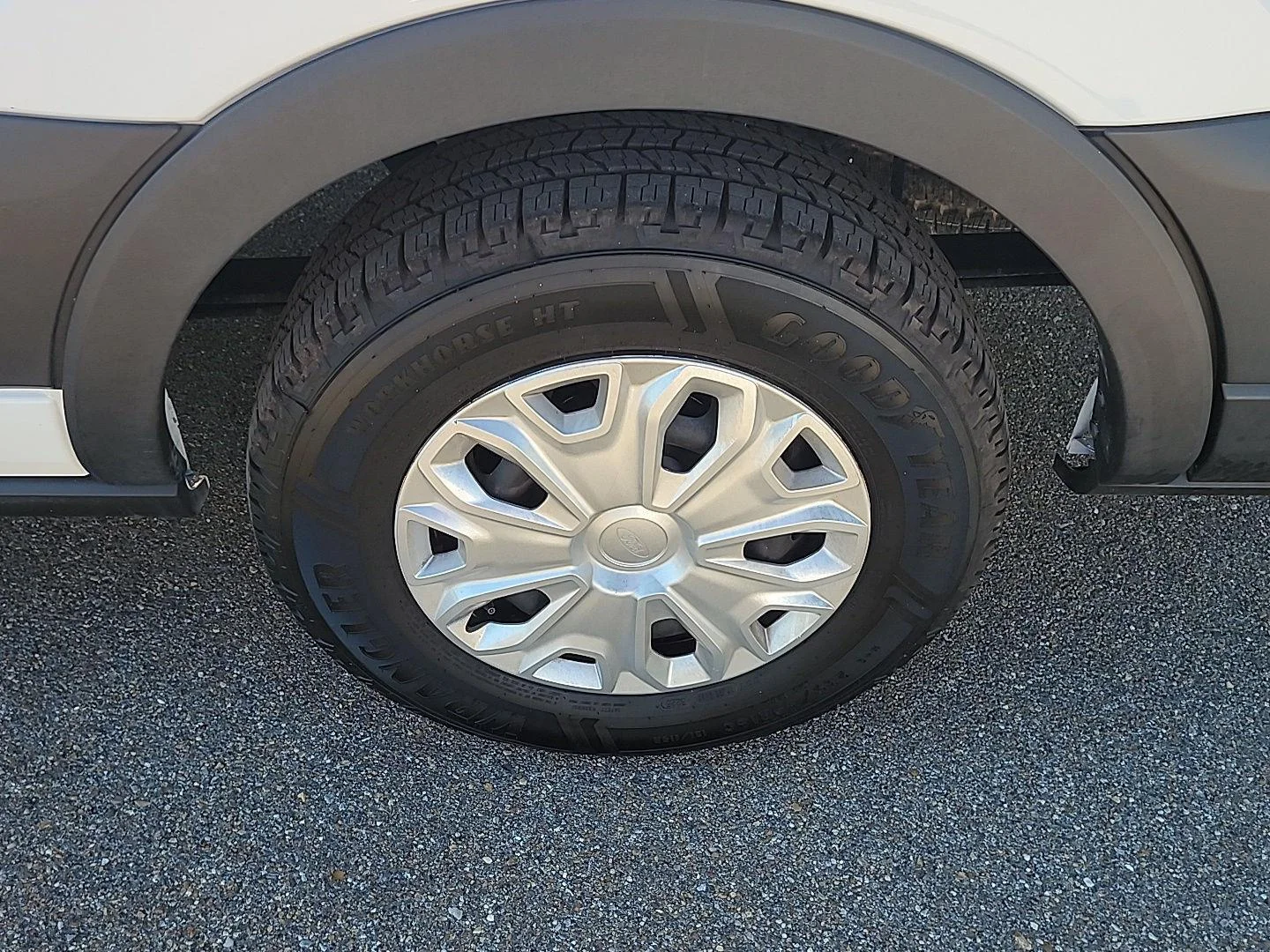 Used 2024 Oxford White Ford 350 XLT image 26