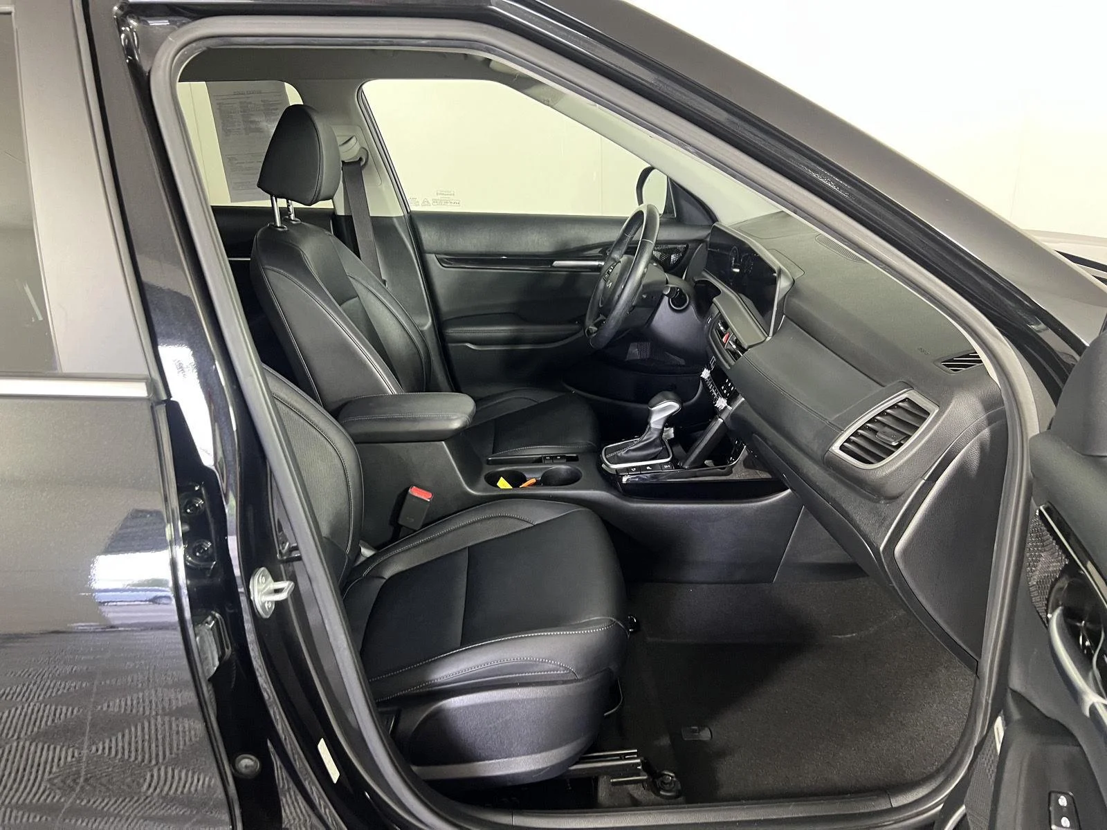 Used 2024 Fusion Black Kia SX image 17