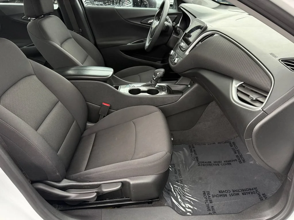 Used 2024 Summit White Chevrolet 1LT image 14