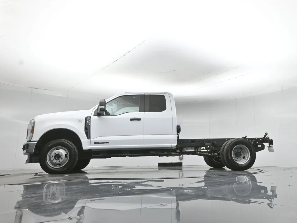 New 2025 White Ford XL image 7