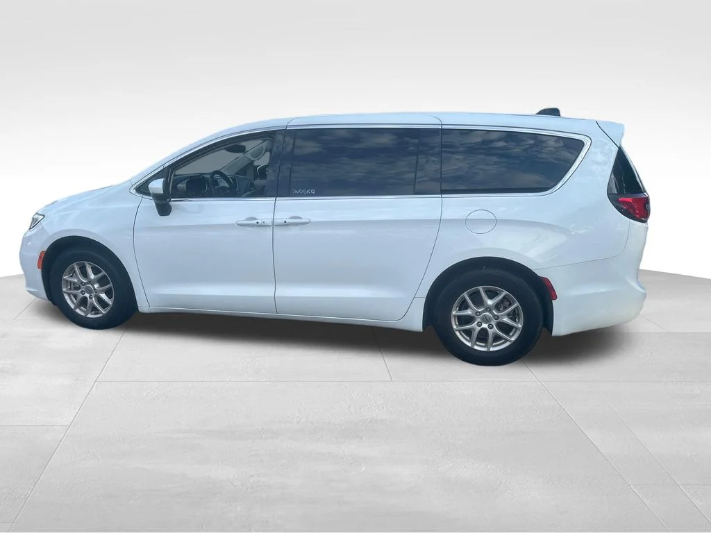 Used 2023 White Chrysler Touring L image 8