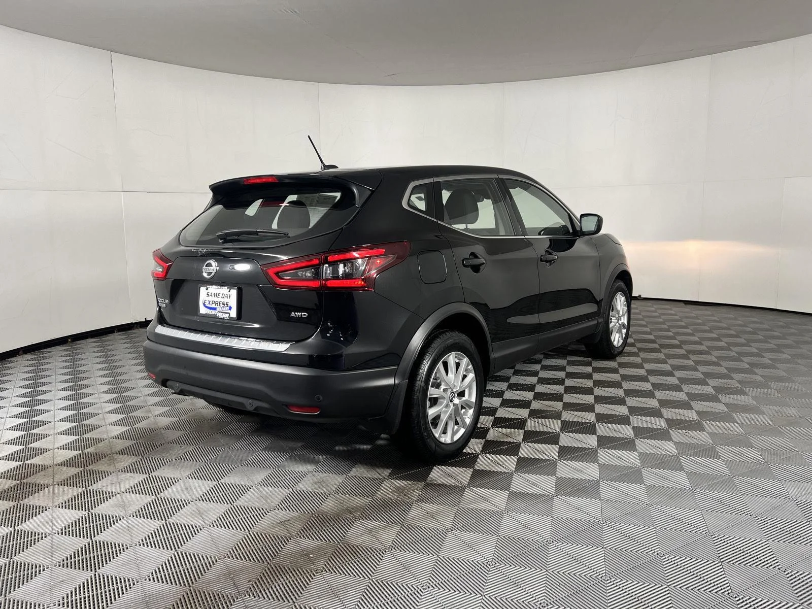 Used 2021 Magnetic Black Pearl Nissan S image 20