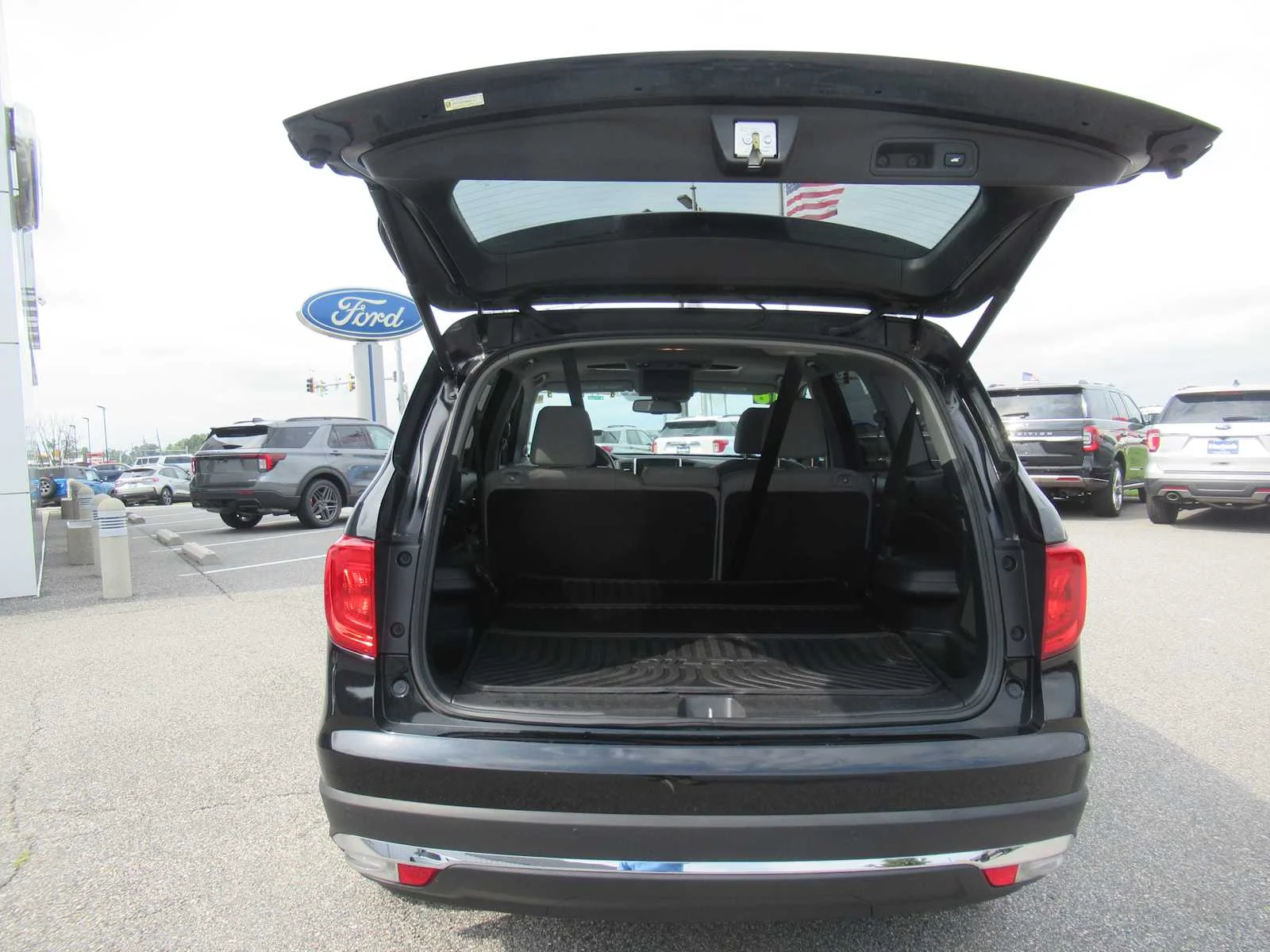 Used 2016 Black Forest Pearl Honda Touring image 22