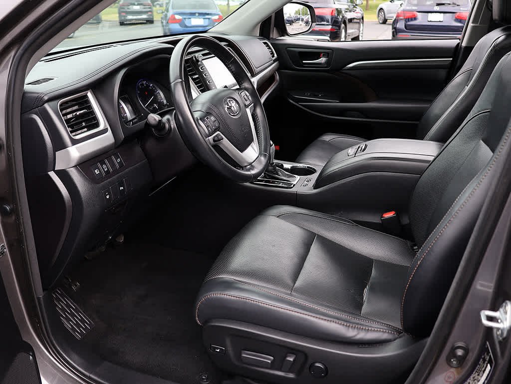 Used 2018 Predawn Gray Mica Toyota Limited image 9