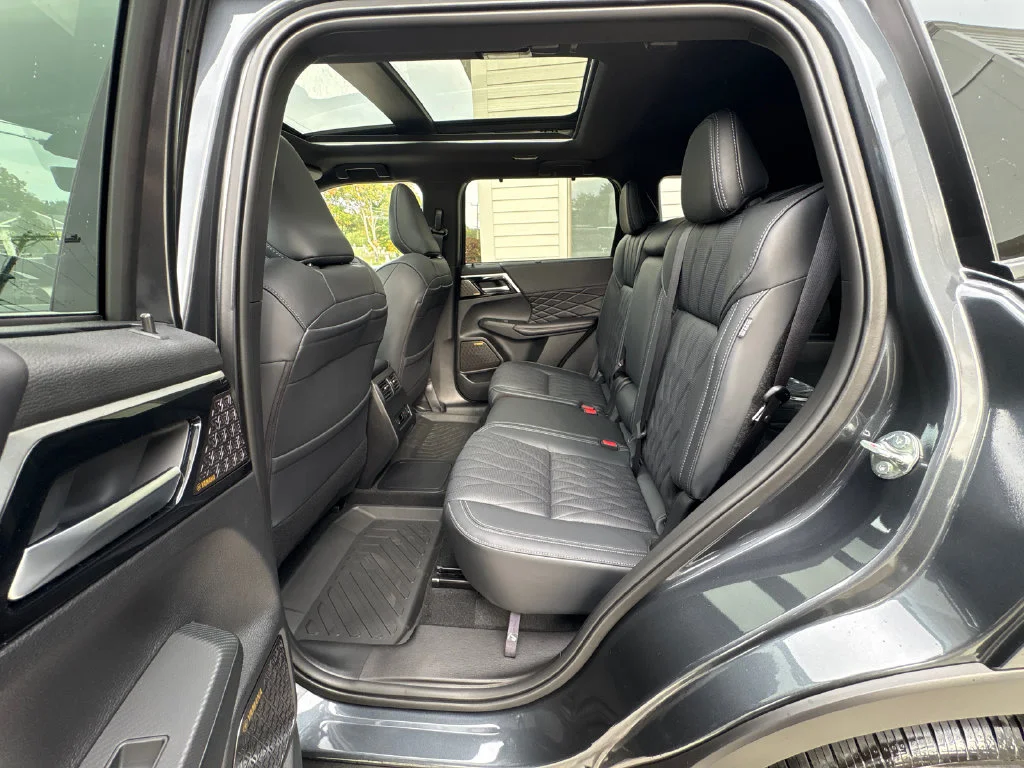 New 2026 Gray Mitsubishi SEL image 37