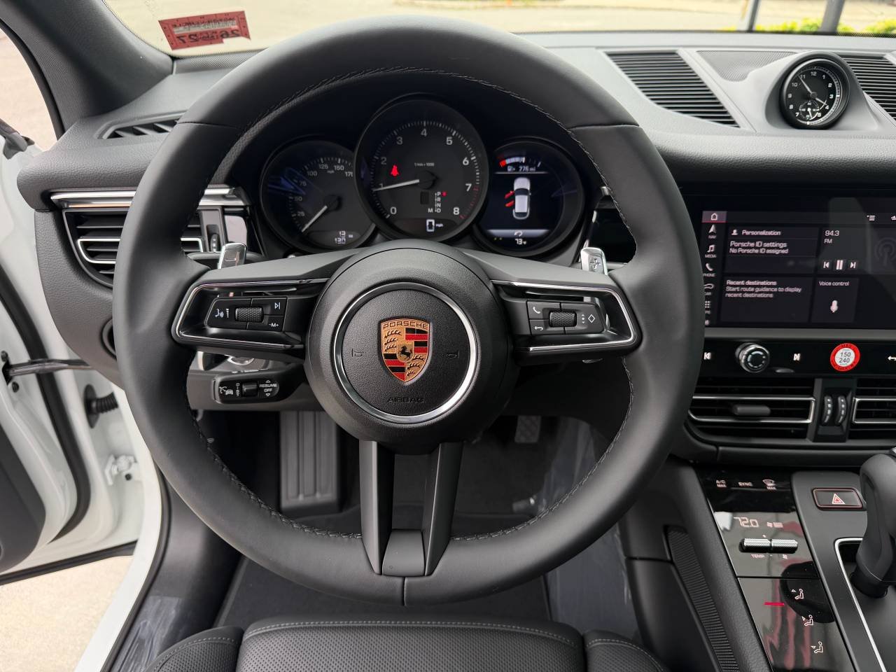 2026 Porsche Macan T - Photo 14