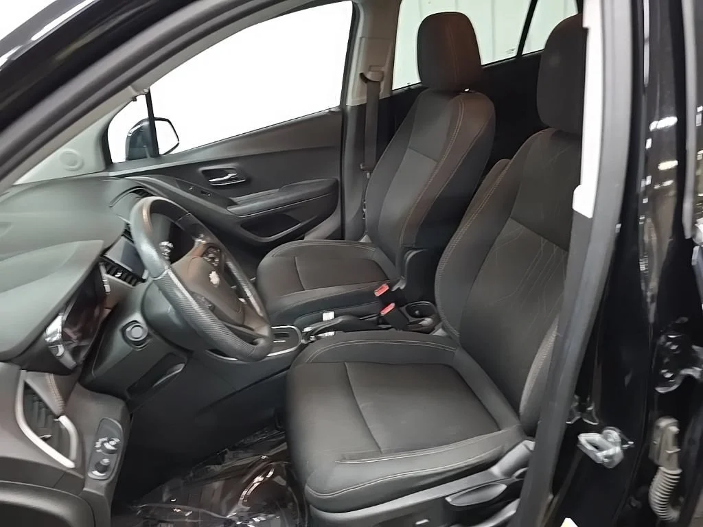 Used 2020 MOSAIC BLACK METALLIC Chevrolet LT image 29