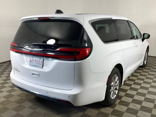 Used 2024 White Chrysler Touring L image 17