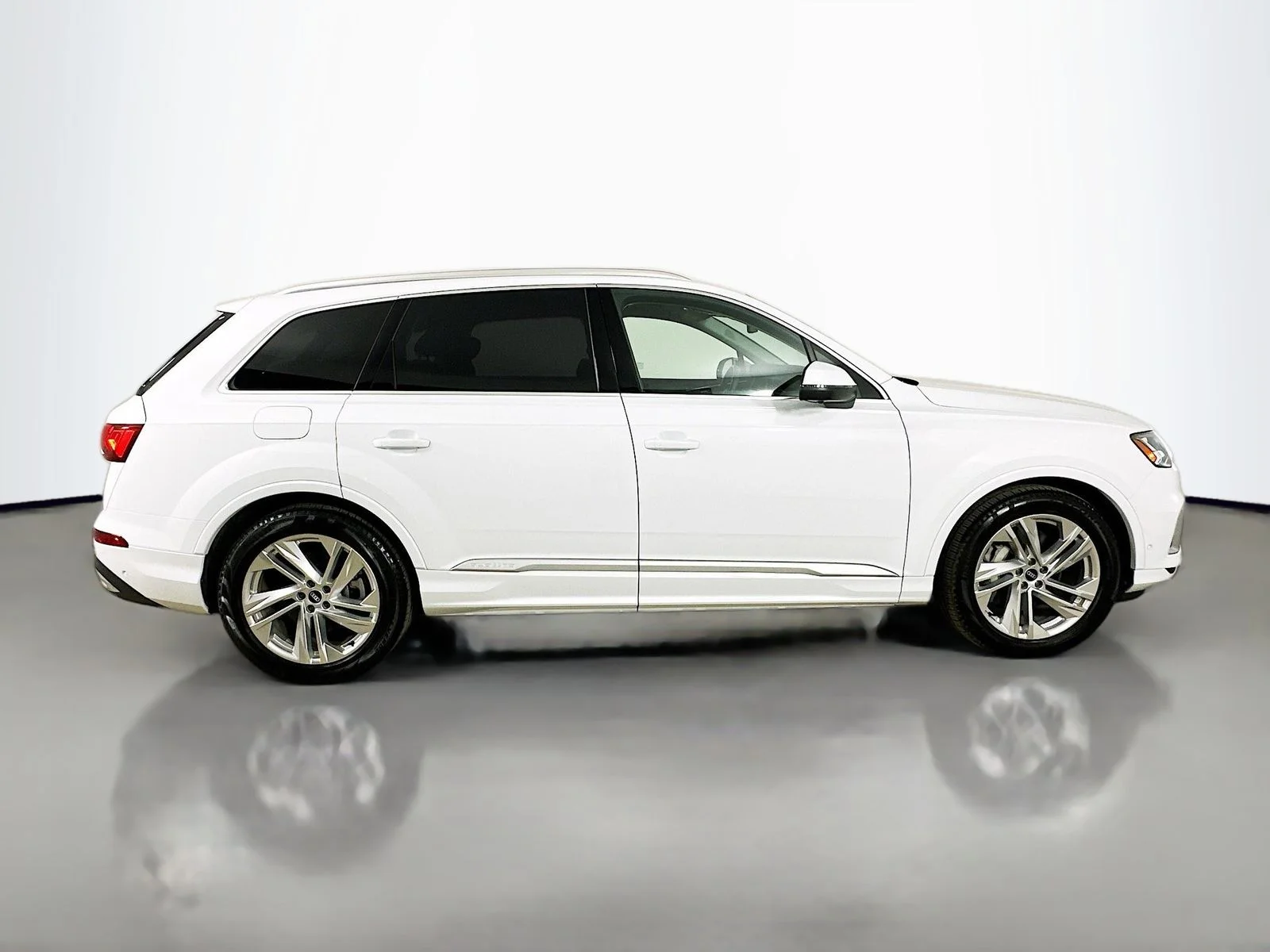 Used 2021 White Audi  image 4