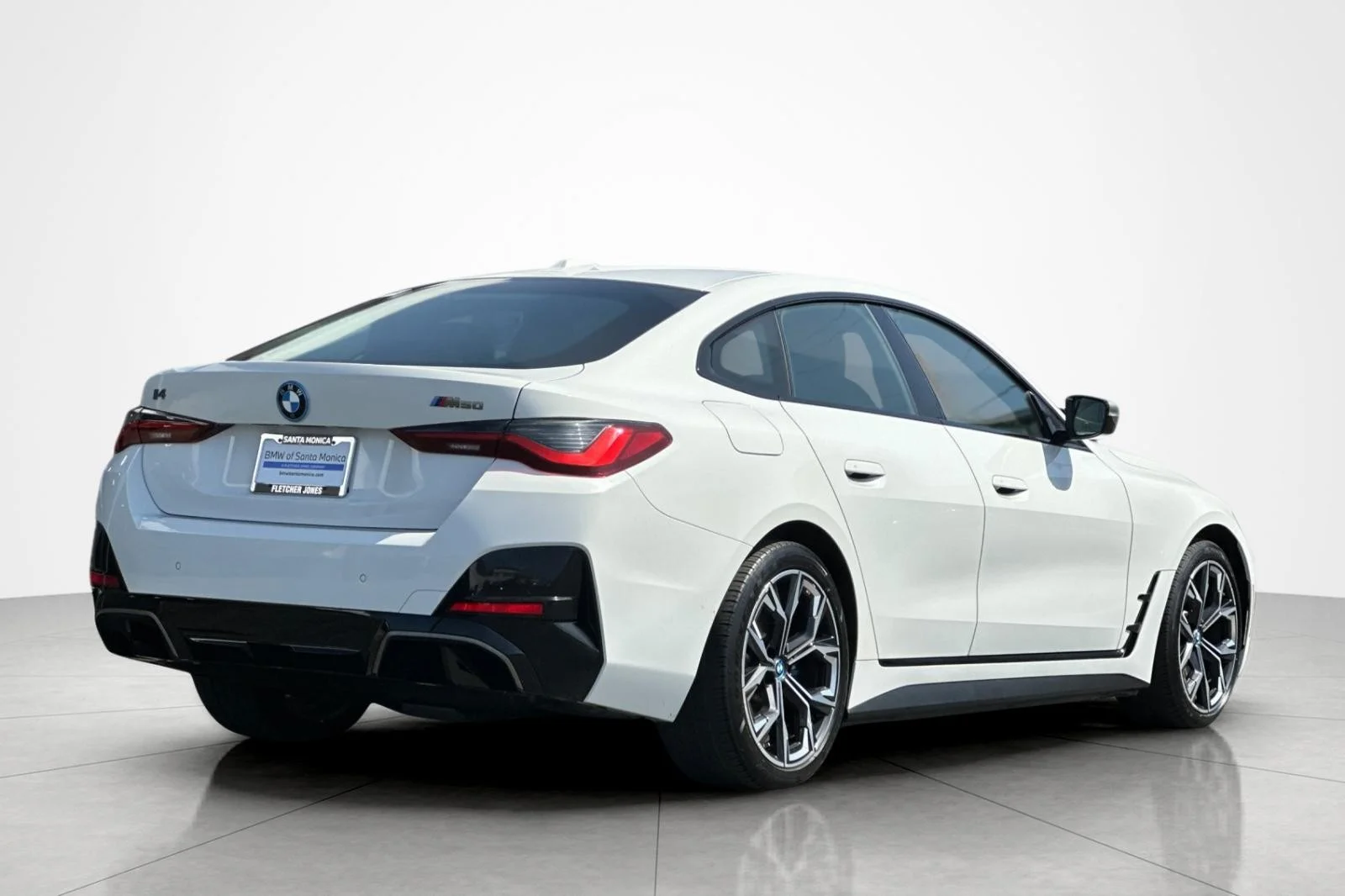 Used 2022 Alpine White BMW M50 image 5
