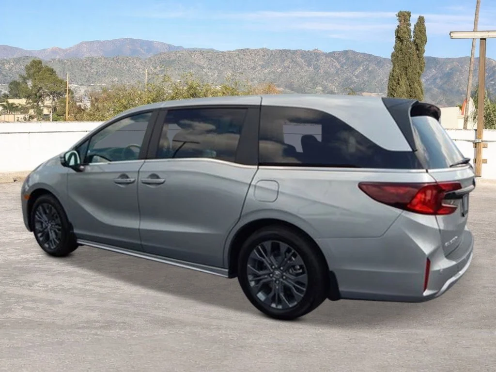 2026 Honda Odyssey Touring - Photo 3