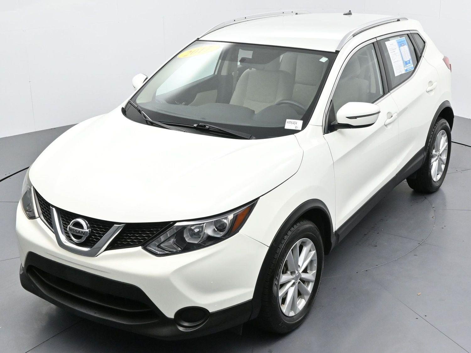 Used 2017 Glacier White Nissan SV image 38