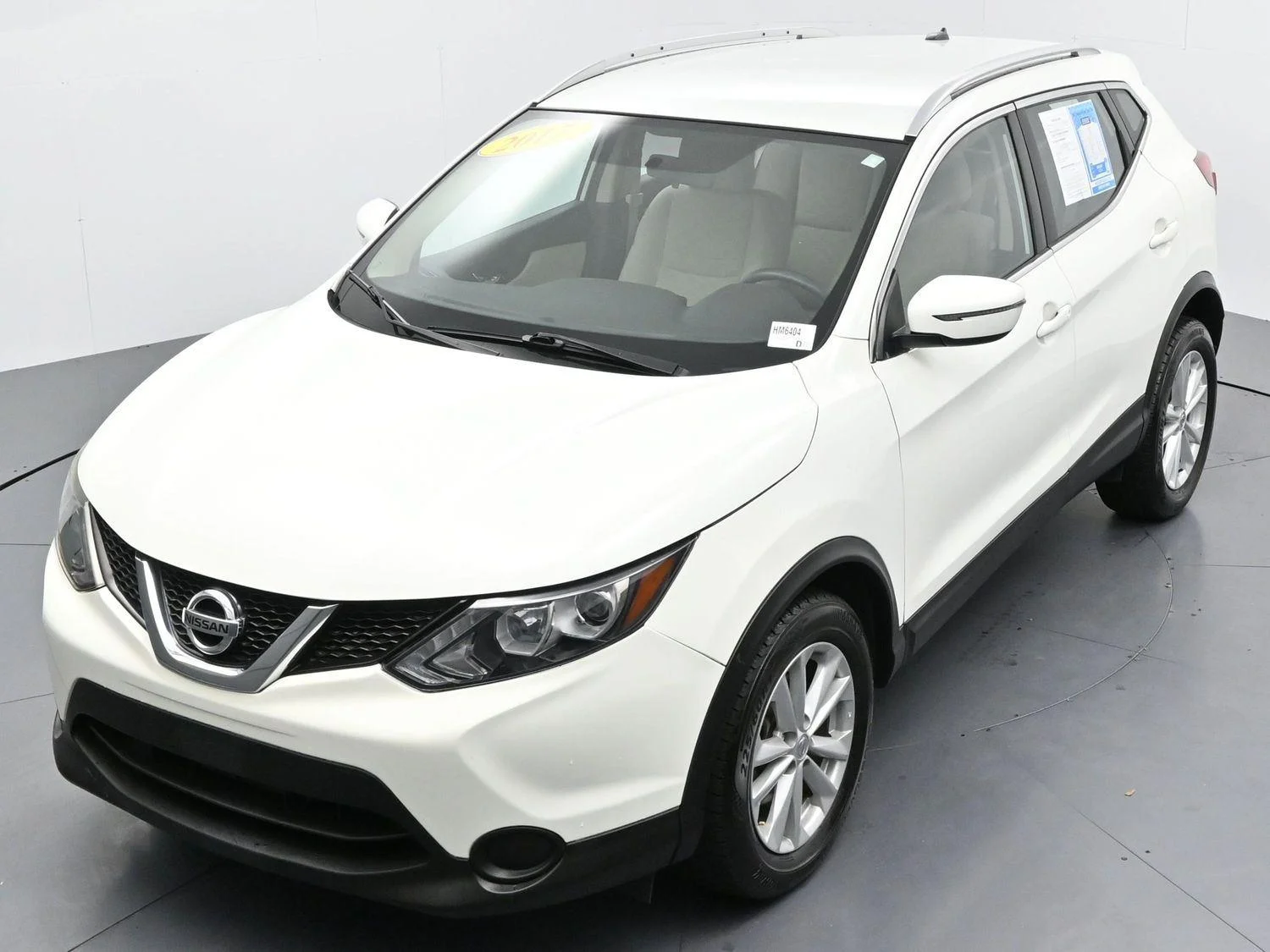 Used 2017 Glacier White Nissan SV image 38