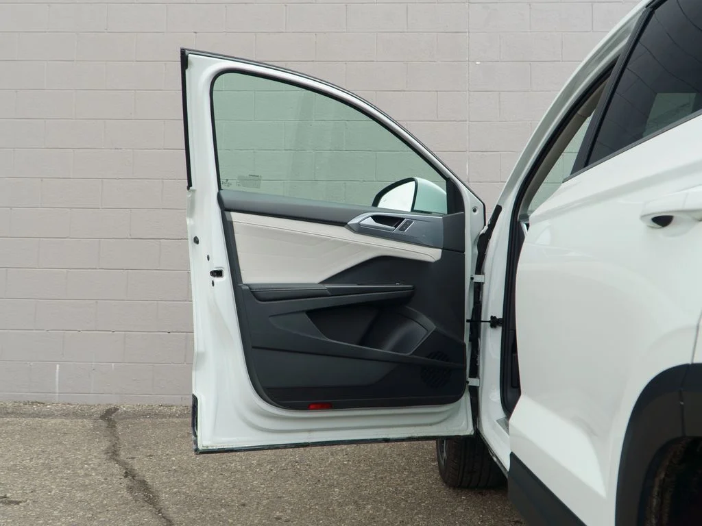 Used 2025 White Volkswagen 1.5T SEL image 15