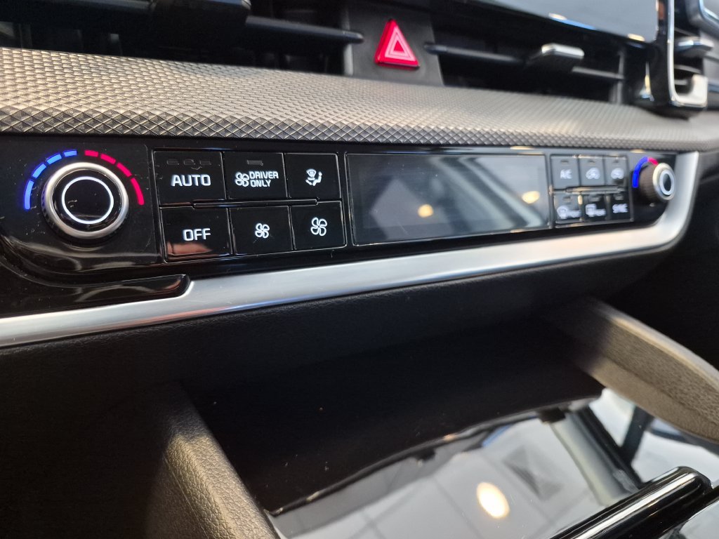 Used 2023 Snow White Pearl Kia LX image 22