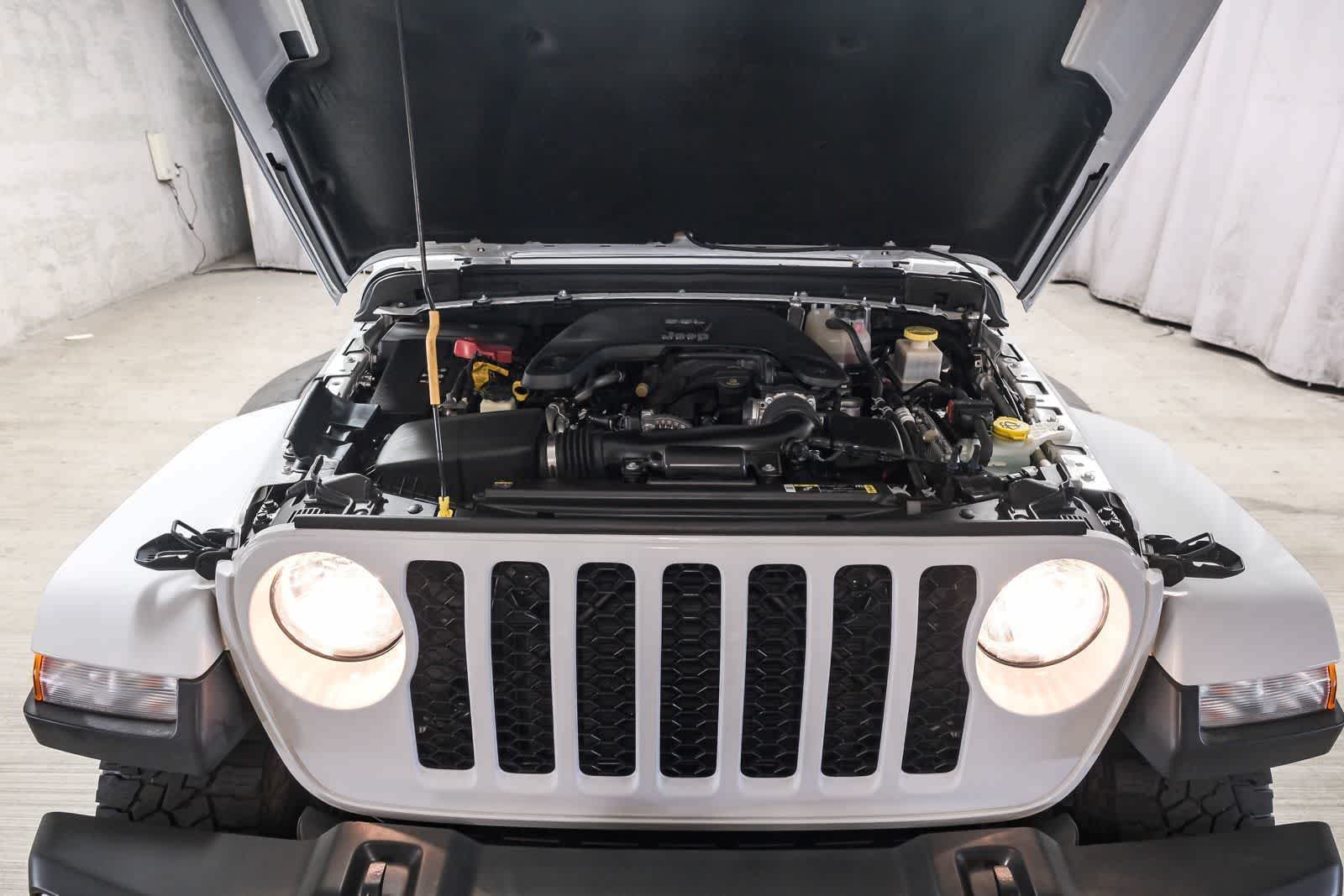 Used 2021 Bright White Clearcoat Jeep Sport S image 28