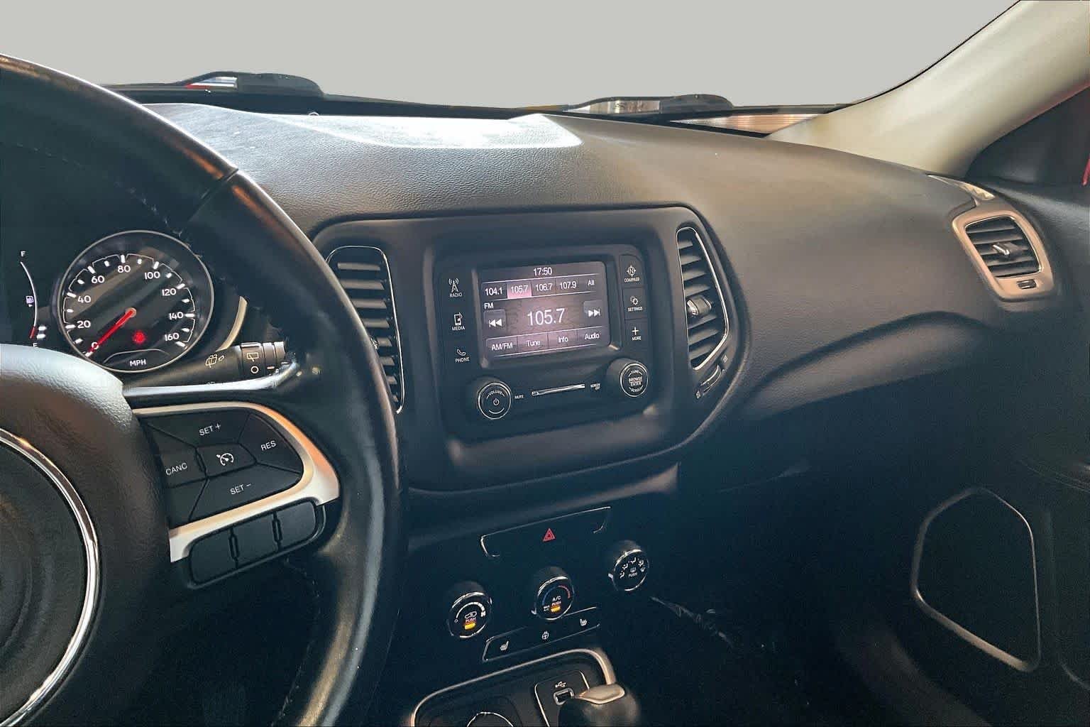 Used 2018 Redline Pearlcoat Jeep Latitude image 7