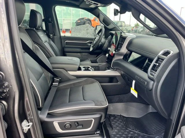 New 2026 Granite Crystal Metallic Clear-Coat Exterior Paint RAM Laramie image 23