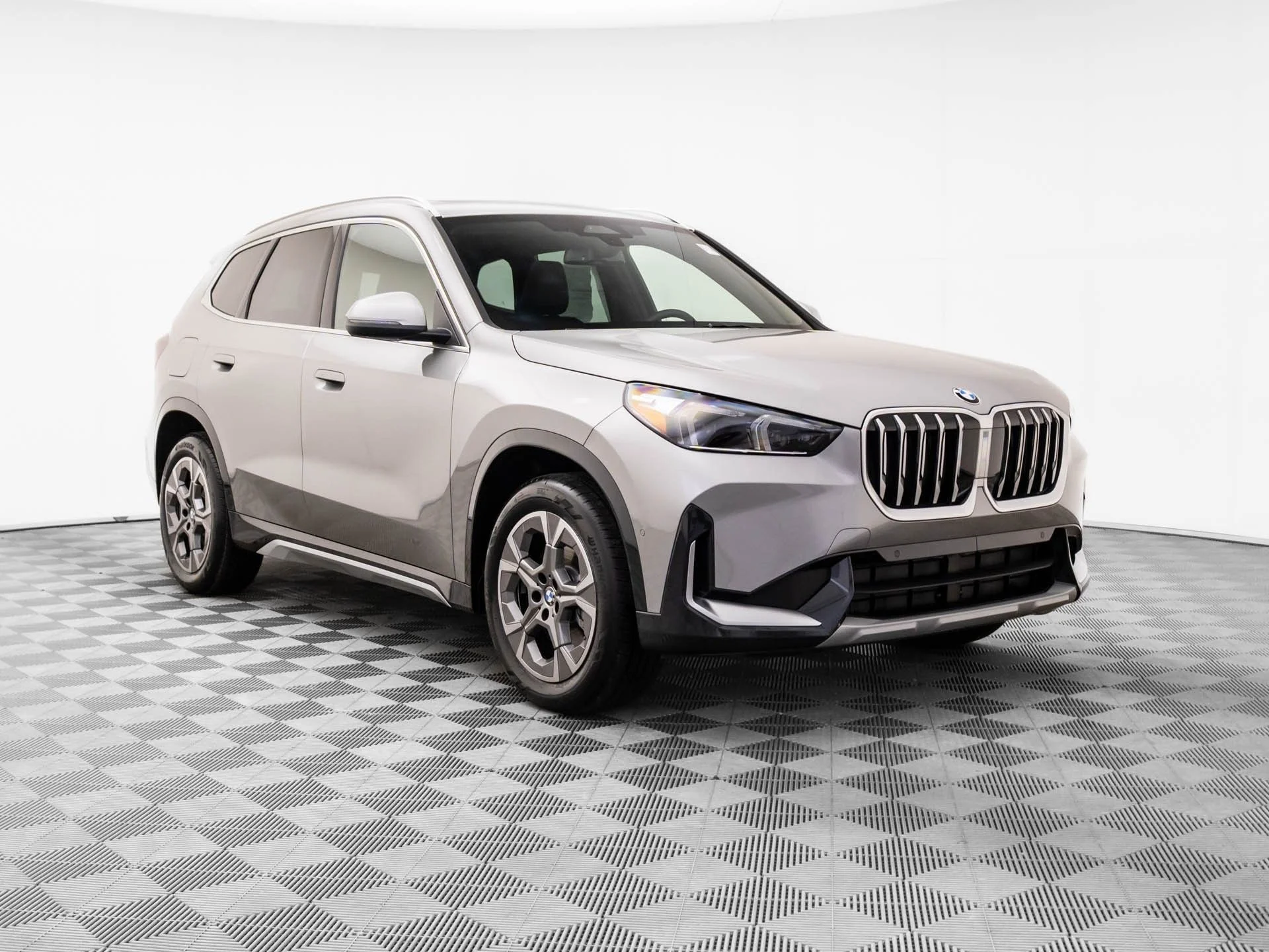 New 2026 Silver BMW xDrive28i image 8