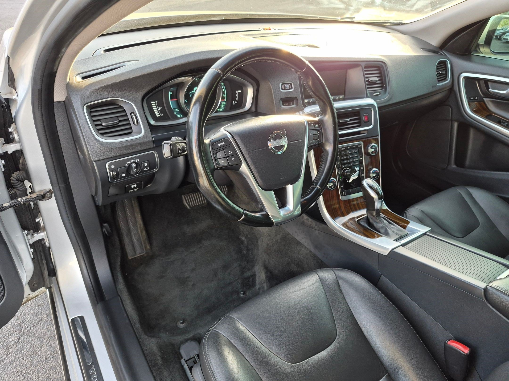 Used 2015 Bright Silver Metallic Volvo T5 Platinum image 14