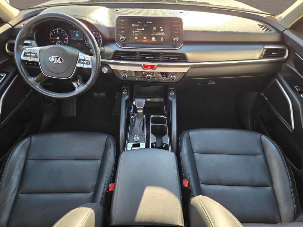 Used 2020 White Kia S image 16