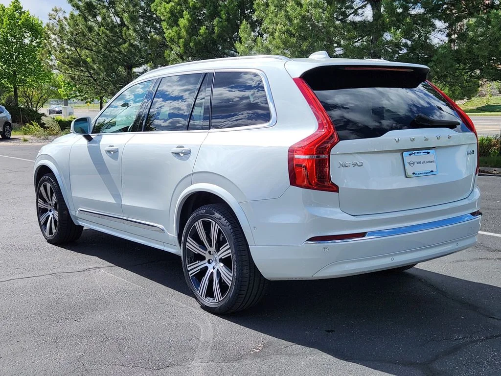 Used 2023 White Volvo Ultimate image 3