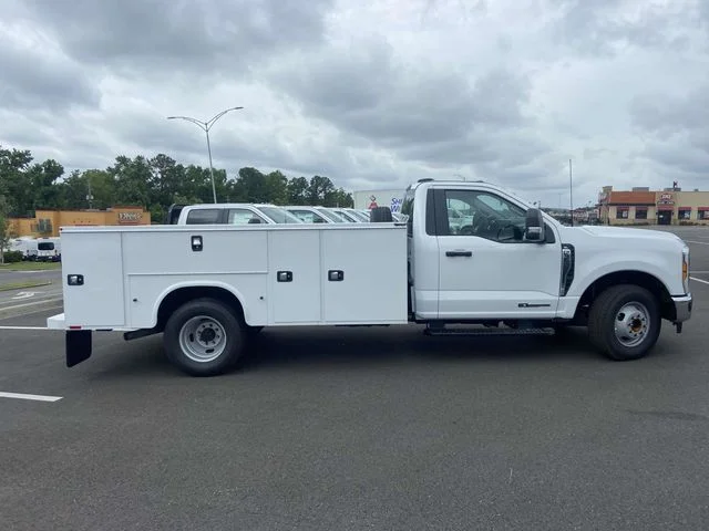 New 2025 Oxford White Ford F-350® XL image 2