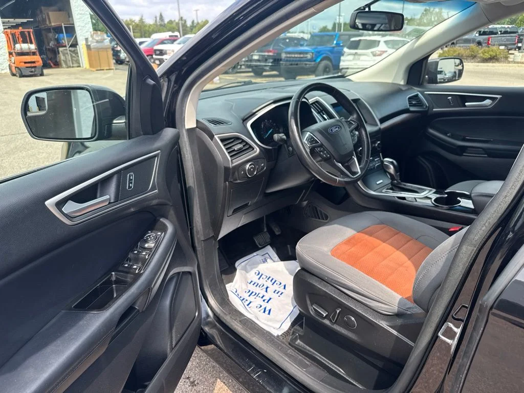 Used 2018 Shadow Black Ford SEL image 10