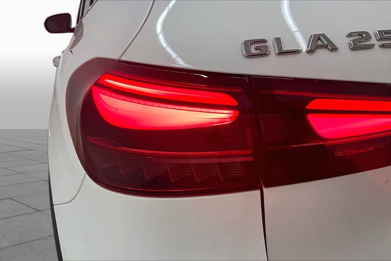 New 2026 Polar White Mercedes-Benz GLA 250 image 14