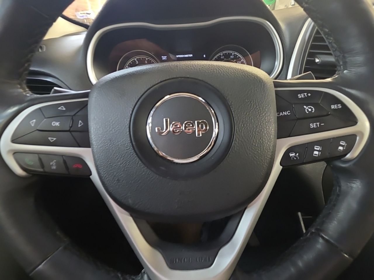 Used 2015 Silver Jeep Limited image 32