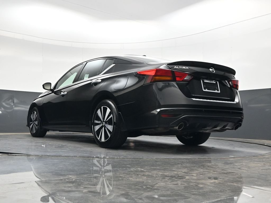Used 2022 Black Nissan 2.5 SL image 31