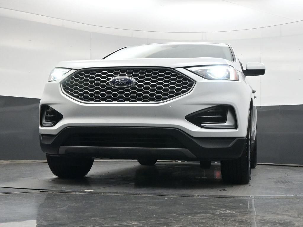 Used 2024 White Ford SEL image 43