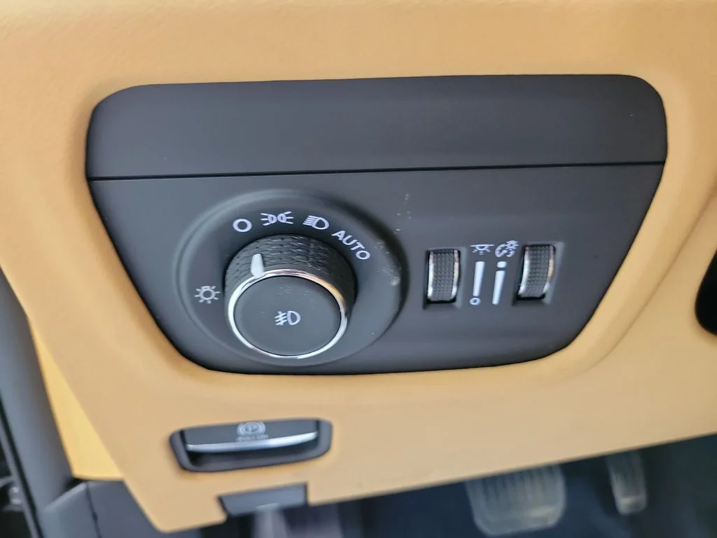 Used 2023 Black Jeep Summit Reserve image 34