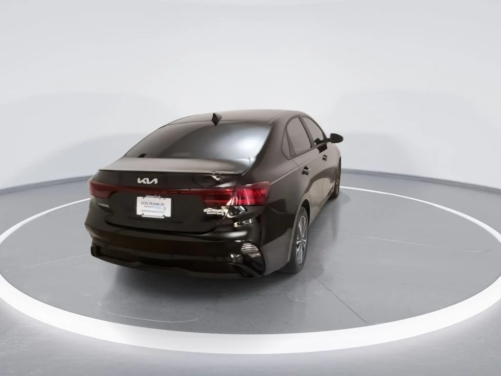 Used 2023 Black Kia LXS image 9