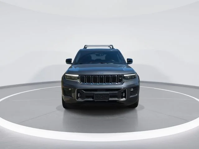 Used 2022 Gray Jeep Overland image 3
