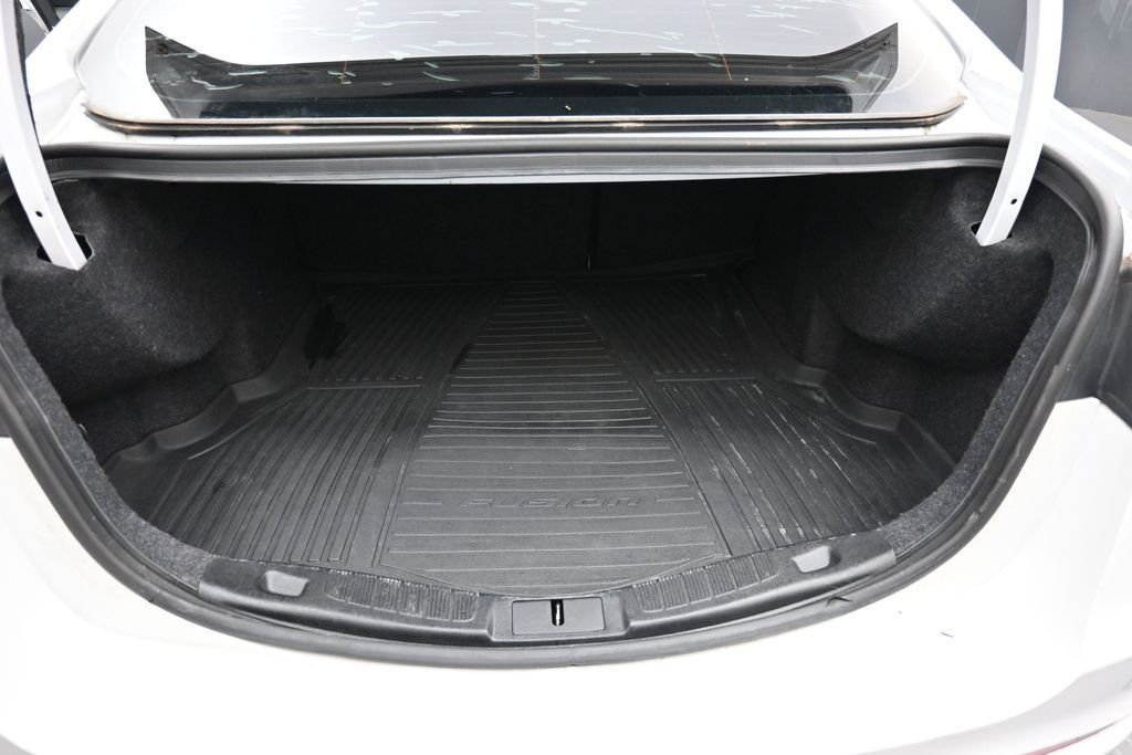 Used 2019 White Ford SE image 25