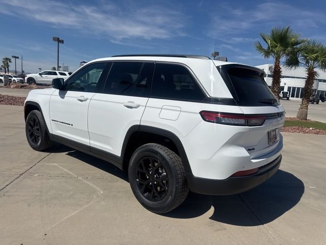 New 2026 Bright White Clear-Coat Exterior Paint Jeep Laredo Altitude image 3