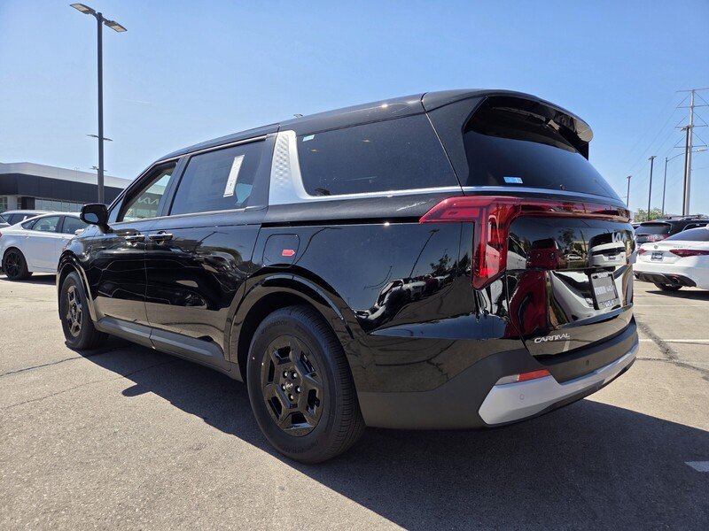 New 2026 Aurora Black Pearl Kia LXS image 4