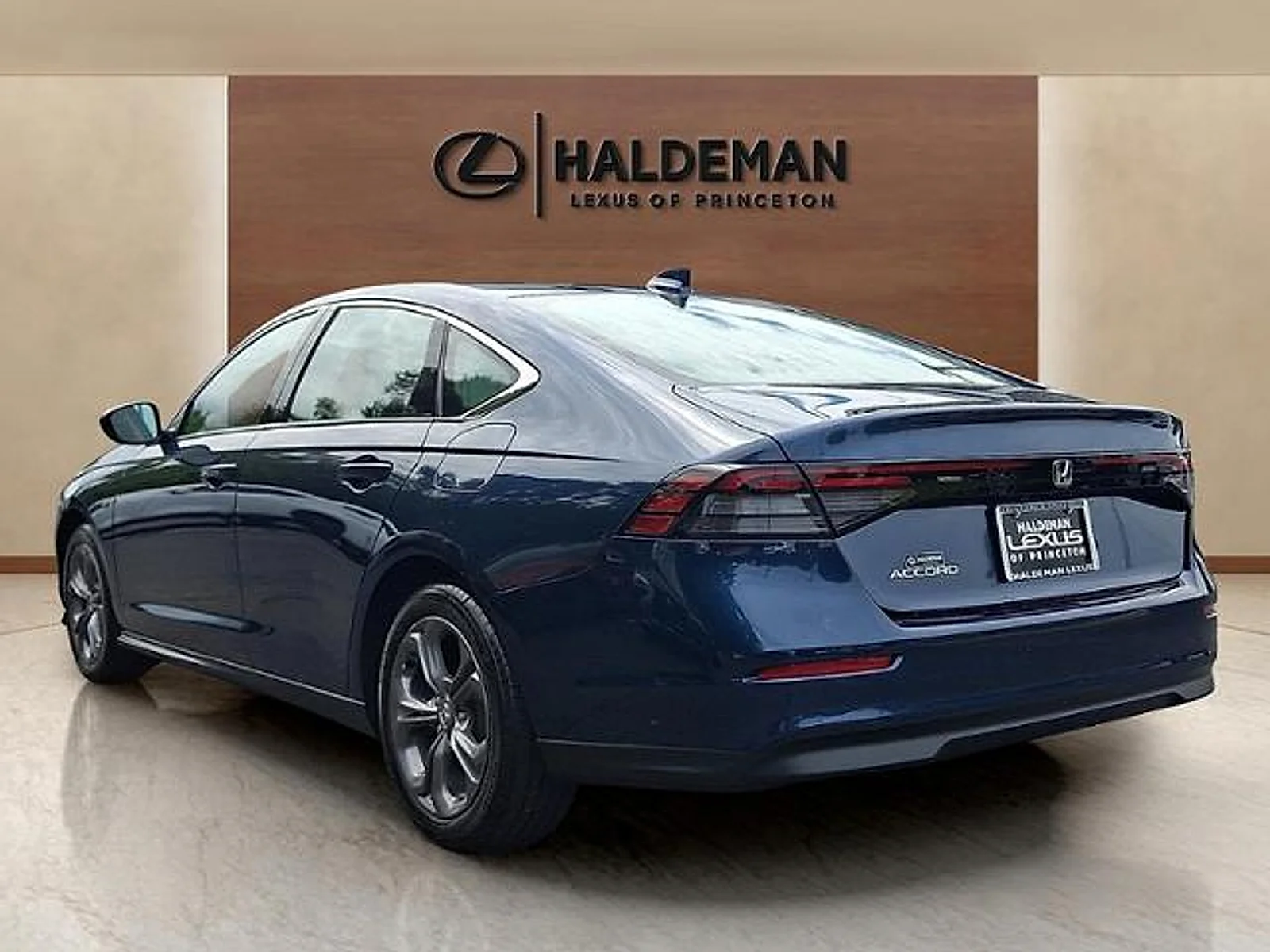 Used 2024 Canyon River Blue Metallic Honda EX image 4