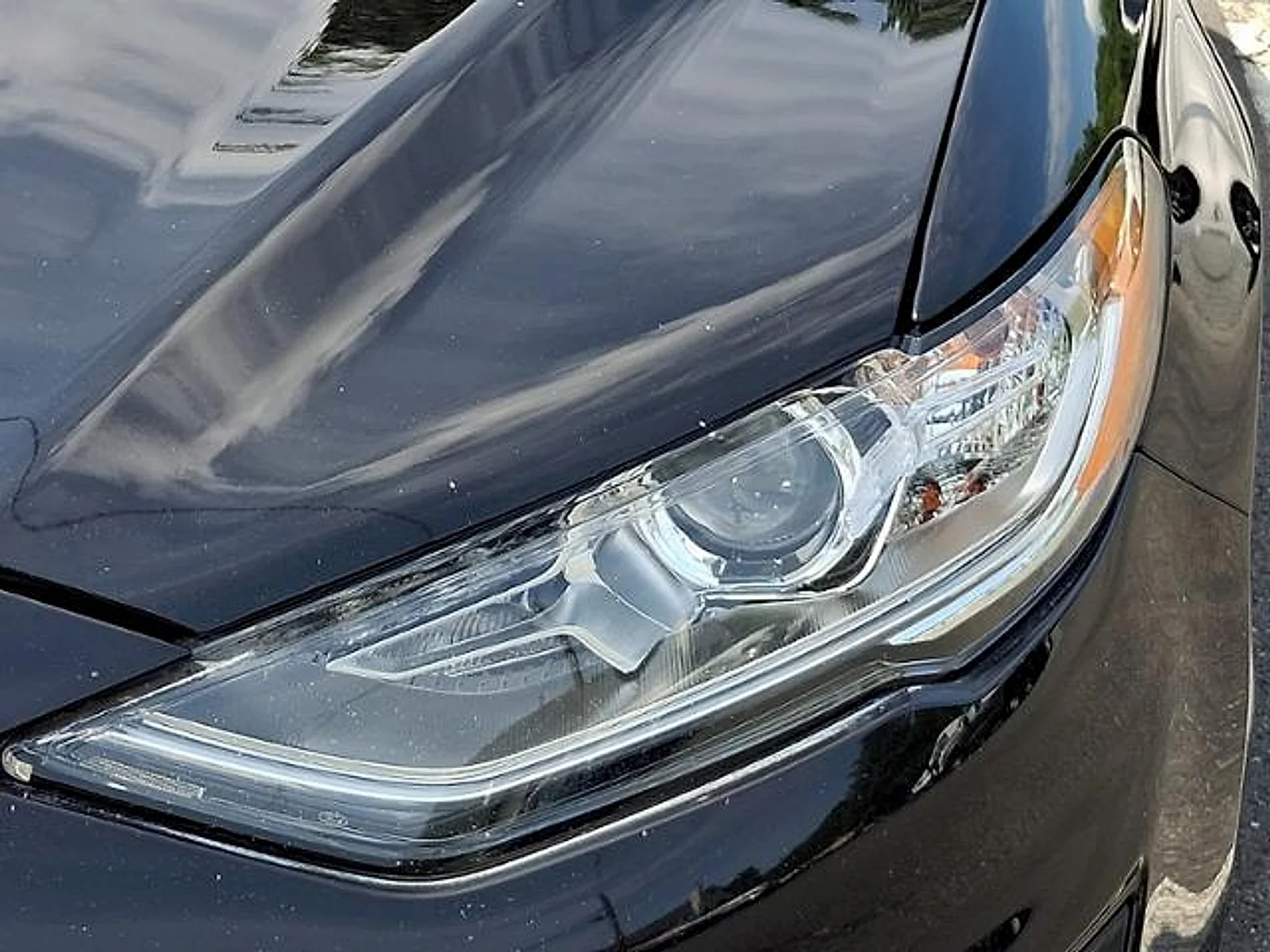 Used 2020 Agate Black Metallic Ford Hybrid SE image 4