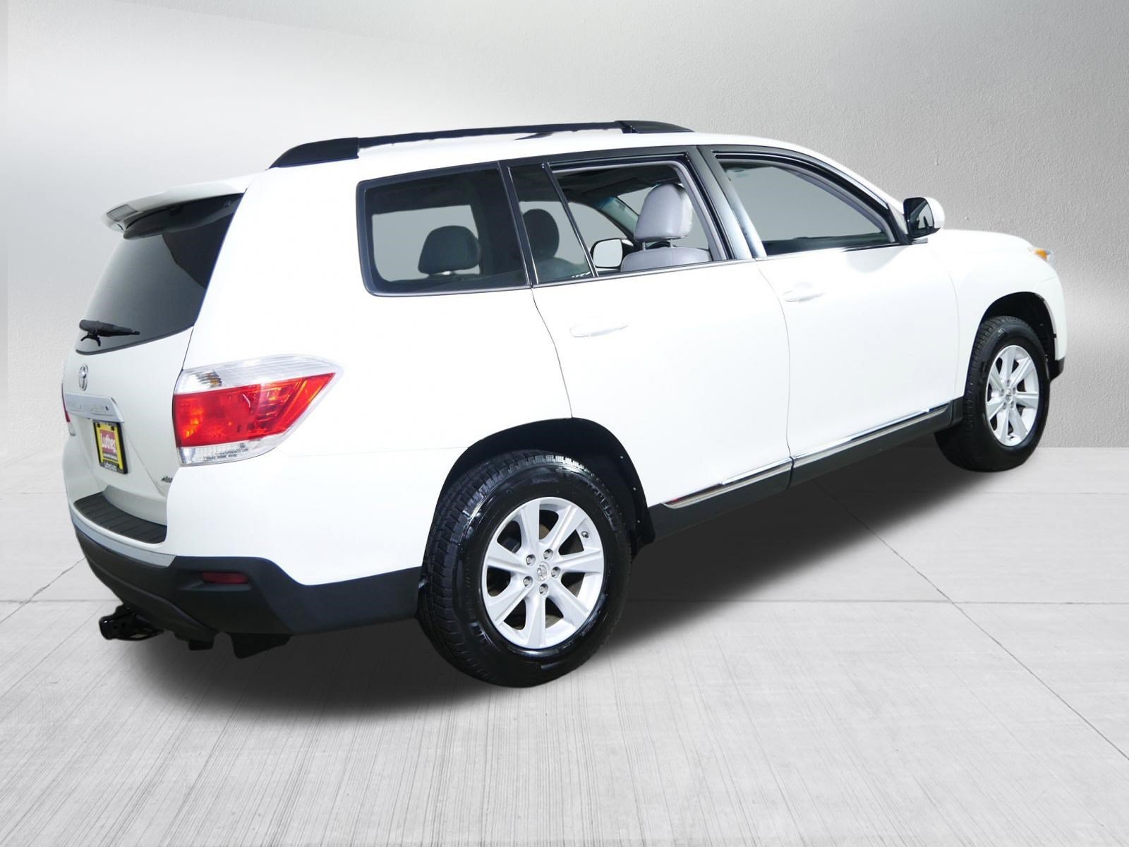 Used 2012 Blizzard Pearl Toyota SE image 7