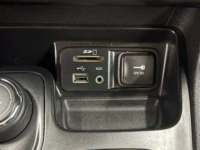 Used 2016 Silver Jeep Latitude image 27
