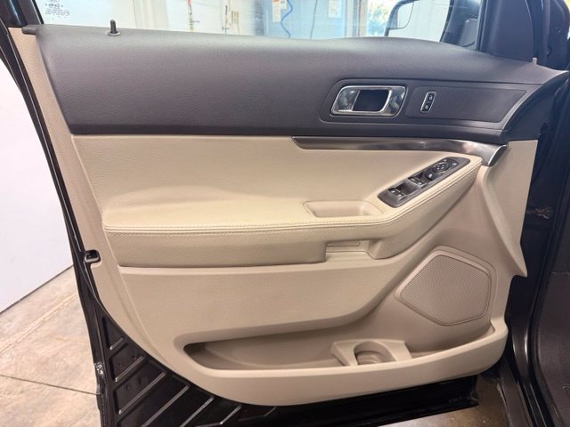 Used 2015 Red Ford Base image 7