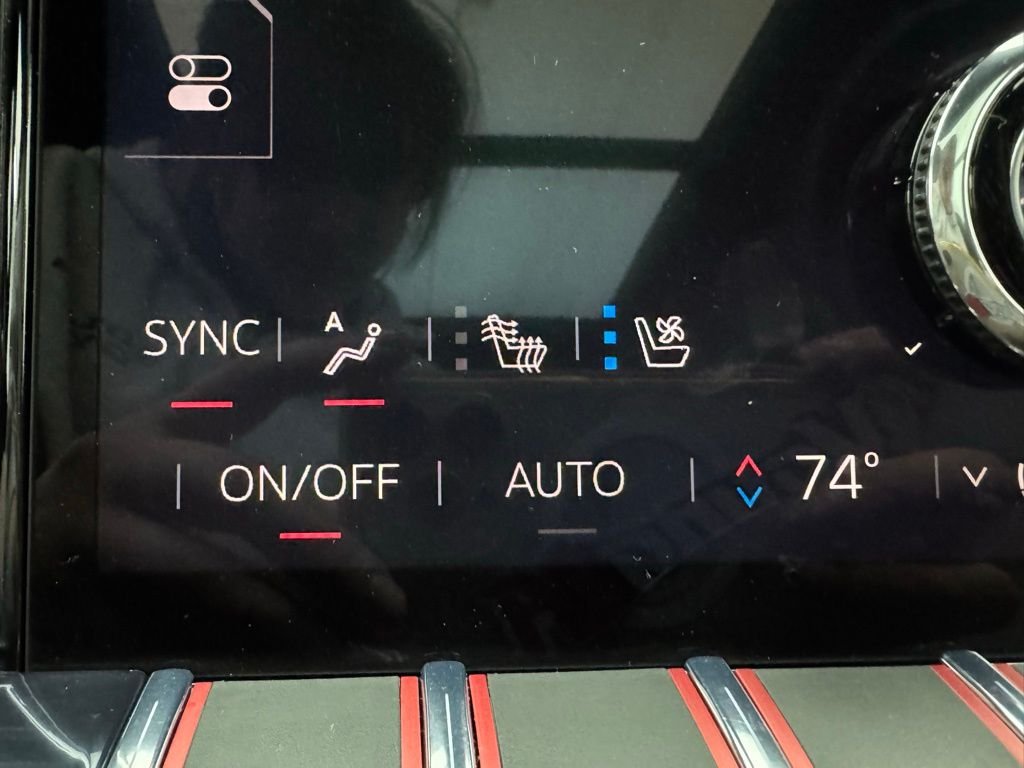 Used 2025 Onyx Black GMC AT4 Ultimate image 7