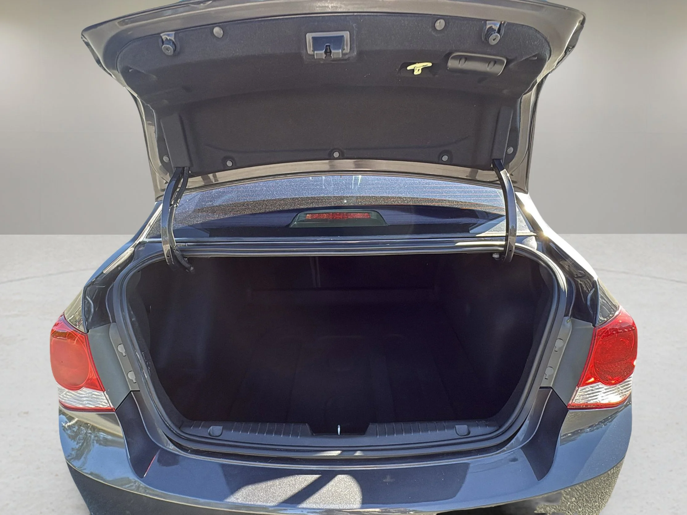 Used 2015 Tungsten Metallic Chevrolet LT image 14