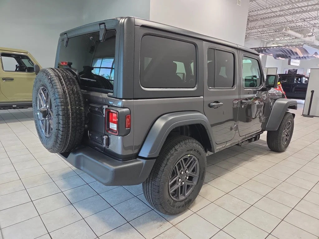 New 2027 Granite Crystal Metallic Clear-Coat Paint Jeep Sport S image 7