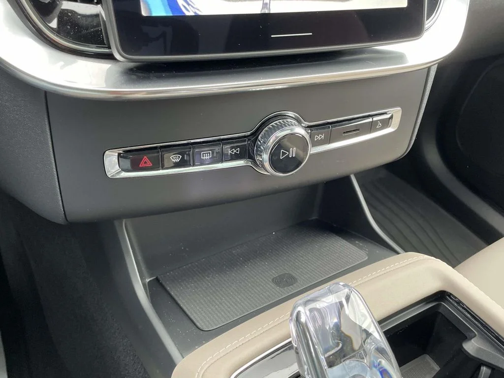 2026 Volvo XC90 Plus - Photo 17