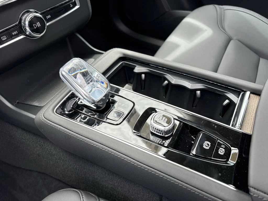 New 2026 Aurora Silver Volvo Plus image 22